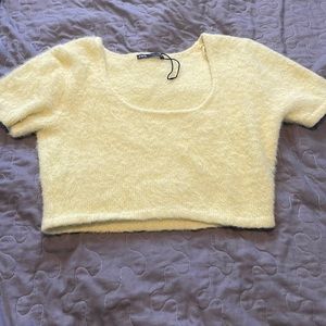 Size L fuzzy yellow Zara crop top